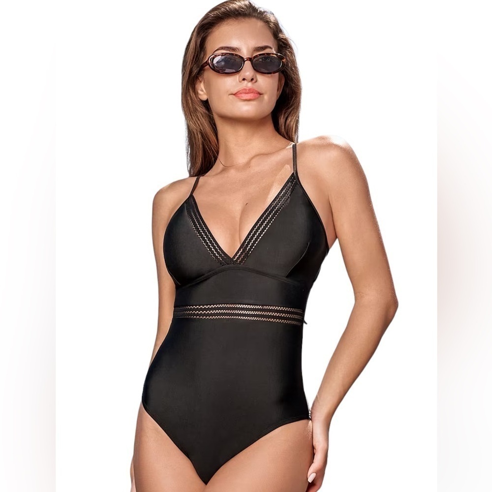 NWT Cupshe Modern Black Plunging Cutout One Piece-Large Black MSRP $30
